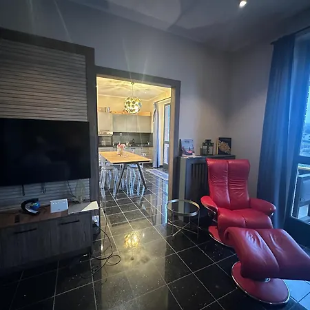 Cozy Renovated Designer With Special Price Winter 2026