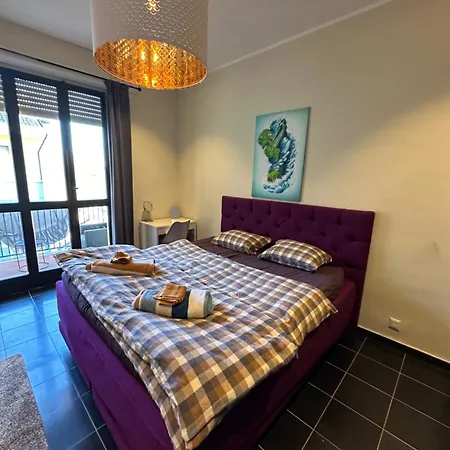 Apartment Cozy Renovated Designer With Special Price Winter 2026