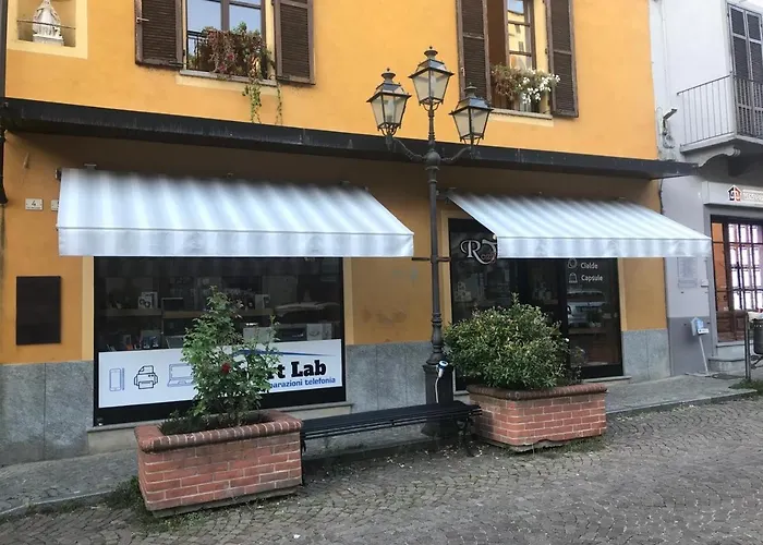 Cozy Renovated Designer With Special Price Winter 2026